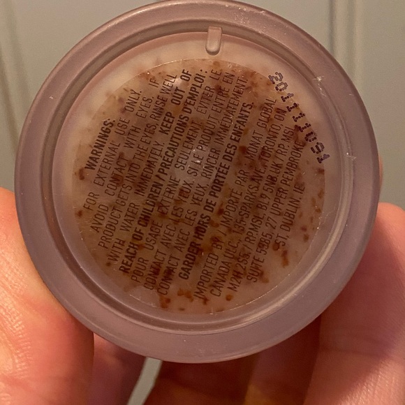 Monat Berry Refined Scrub - Picture 6 of 10